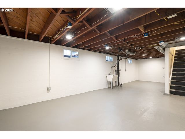 11129 Se STARK St, Portland, OR 97216