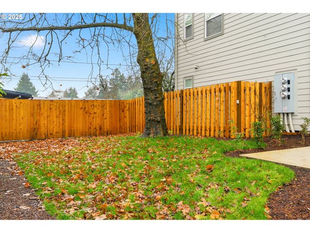 11129 Se STARK St, Portland, OR 97216