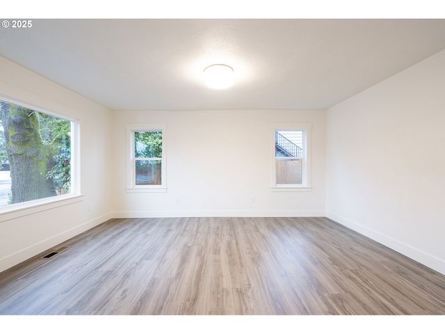 11129 Se STARK St, Portland, OR 97216