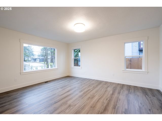 11129 Se STARK St, Portland, OR 97216