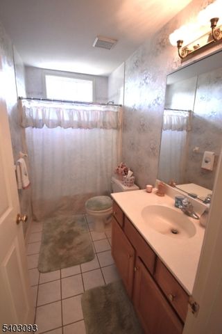 2215 Apple, Pennsylvania, PA 18051