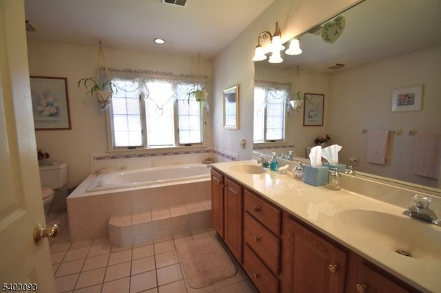 2215 Apple, Pennsylvania, PA 18051