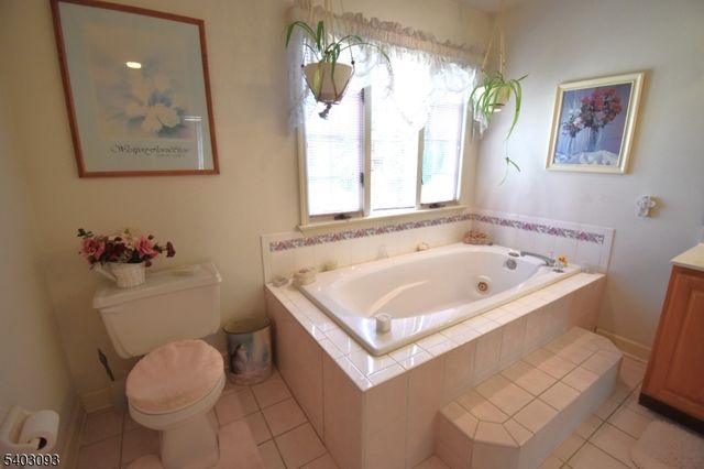 2215 Apple, Pennsylvania, PA 18051