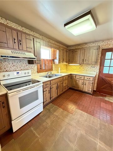312 E Georgia Ave, Connellsville, PA 15425