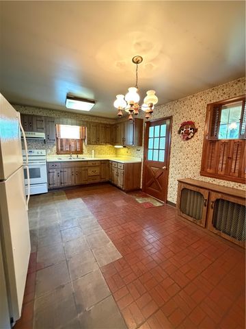 312 E Georgia Ave, Connellsville, PA 15425