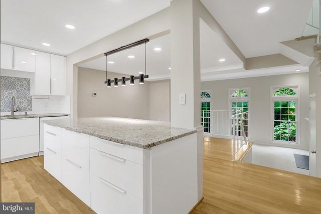 8008 CARBONDALE WAY, Springfield, VA 22153
