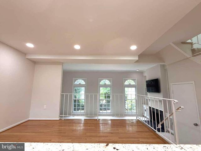 8008 CARBONDALE WAY, Springfield, VA 22153