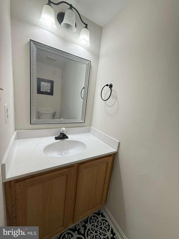 8008 CARBONDALE WAY, Springfield, VA 22153