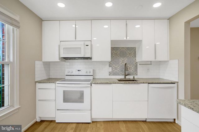 8008 CARBONDALE WAY, Springfield, VA 22153