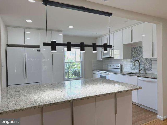 8008 CARBONDALE WAY, Springfield, VA 22153