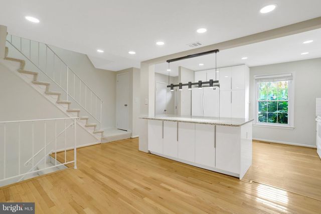 8008 CARBONDALE WAY, Springfield, VA 22153