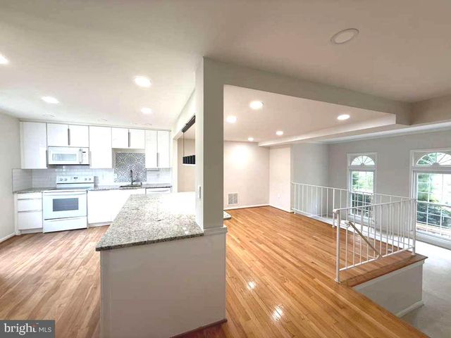 8008 CARBONDALE WAY, Springfield, VA 22153