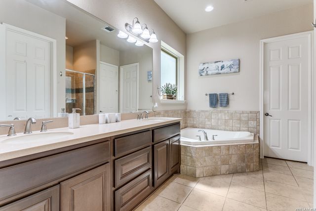24114 Stately Oaks, San Antonio, TX 78260