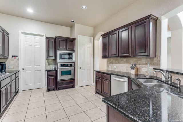 24114 Stately Oaks, San Antonio, TX 78260