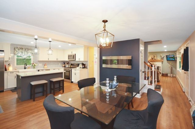 57 Quaker St, Northbridge, MA 01534