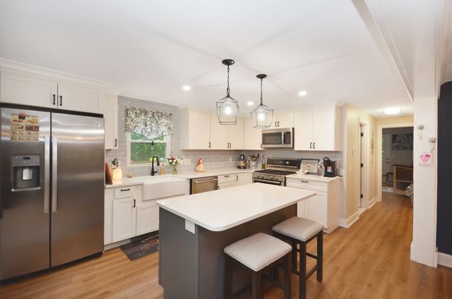 57 Quaker St, Northbridge, MA 01534