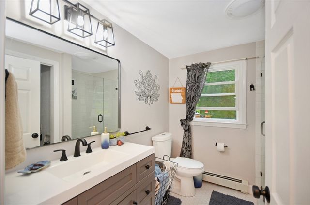 57 Quaker St, Northbridge, MA 01534