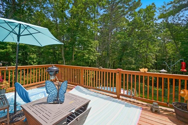 57 Quaker St, Northbridge, MA 01534