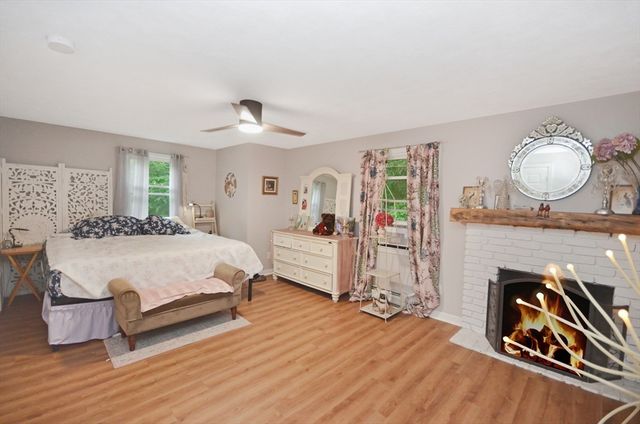 57 Quaker St, Northbridge, MA 01534