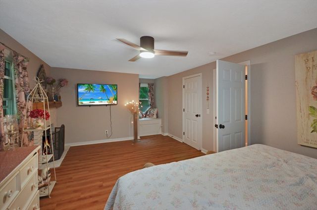 57 Quaker St, Northbridge, MA 01534