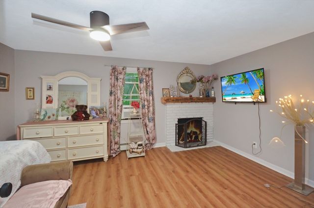 57 Quaker St, Northbridge, MA 01534