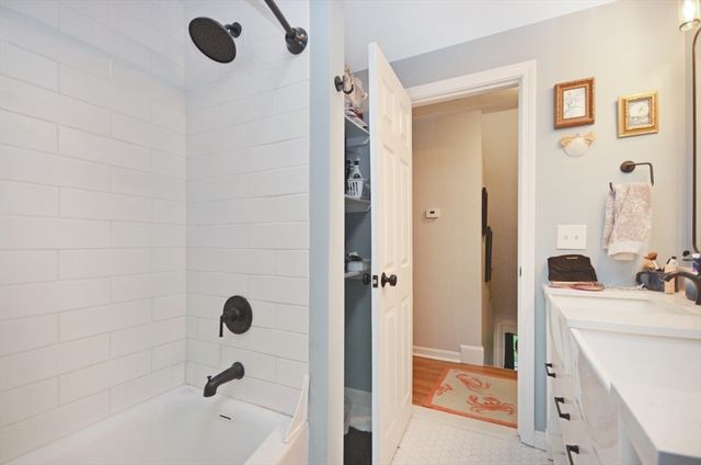 57 Quaker St, Northbridge, MA 01534