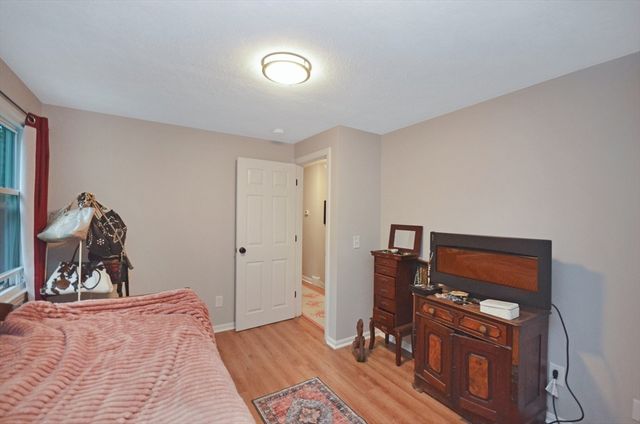 57 Quaker St, Northbridge, MA 01534