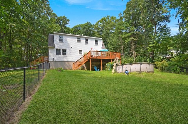 57 Quaker St, Northbridge, MA 01534