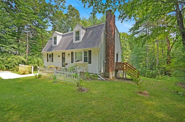 57 Quaker St, Northbridge, MA 01534