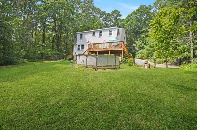 57 Quaker St, Northbridge, MA 01534