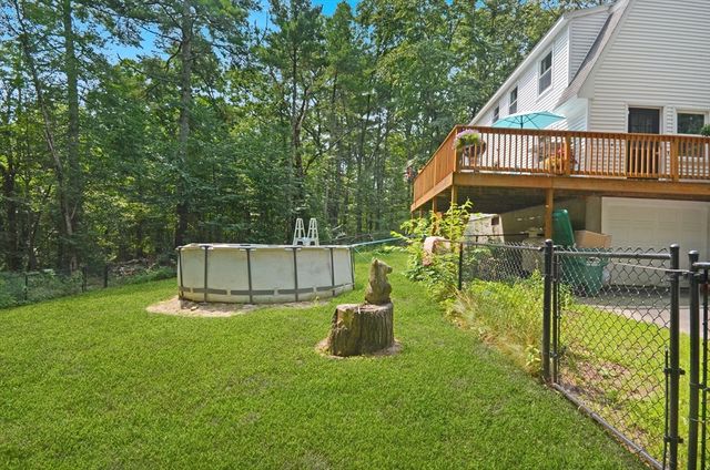 57 Quaker St, Northbridge, MA 01534