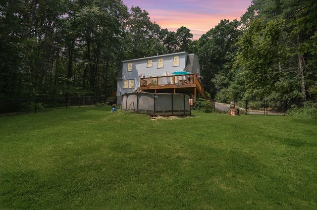 57 Quaker St, Northbridge, MA 01534
