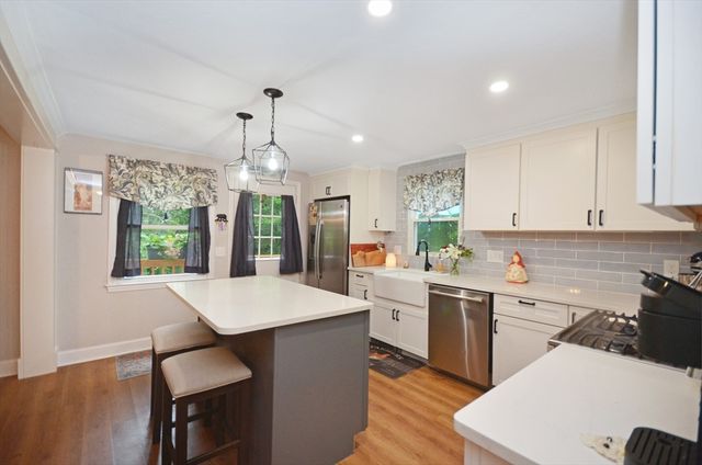 57 Quaker St, Northbridge, MA 01534