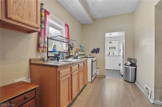 518 Falls Avenue, Youngstown, OH 44502