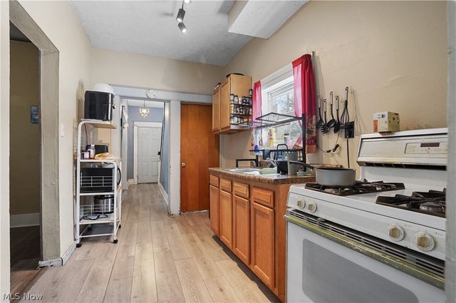 518 Falls Avenue, Youngstown, OH 44502