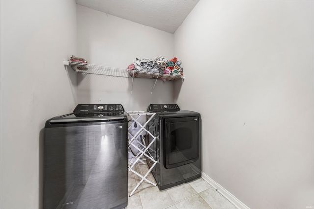 843 Groveview Court, Evansville, IN 47711