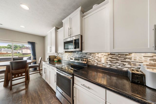 843 Groveview Court, Evansville, IN 47711