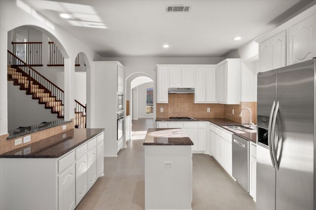 2811 Saint Maria Drive, Mansfield, TX 76063