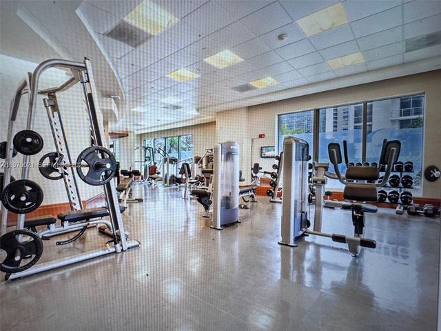 1060 Brickell Ave 1613, Miami, FL 33131