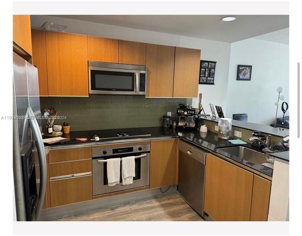 1060 Brickell Ave 1613, Miami, FL 33131