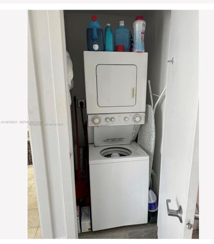 1060 Brickell Ave 1613, Miami, FL 33131