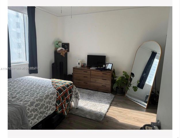 1060 Brickell Ave 1613, Miami, FL 33131