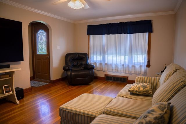56 Western Ave, Lynn, MA 01904