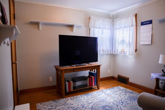 56 Western Ave, Lynn, MA 01904
