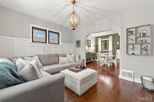 5644 Eichelberger Street, St Louis, MO 63109