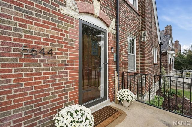 5644 Eichelberger Street, St Louis, MO 63109