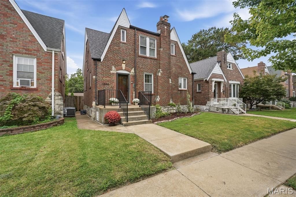 5644 Eichelberger Street, St Louis, MO 63109