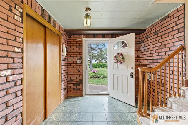 2 Moryan Road, Edison, NJ 08817