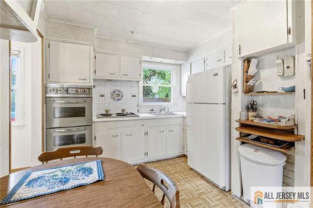 2 Moryan Road, Edison, NJ 08817