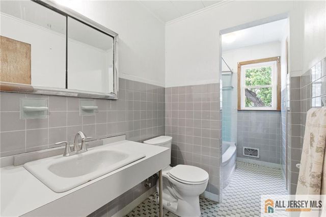 2 Moryan Road, Edison, NJ 08817